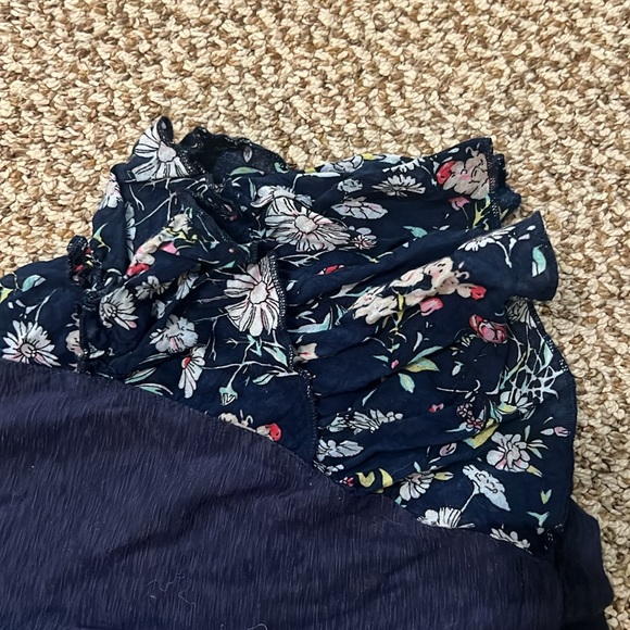 Umgee women’s large blouse floral accents - Picture 5 of 6